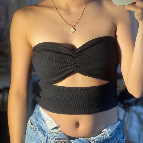 Black Crop top with slit on the front - Picture 1 of 1